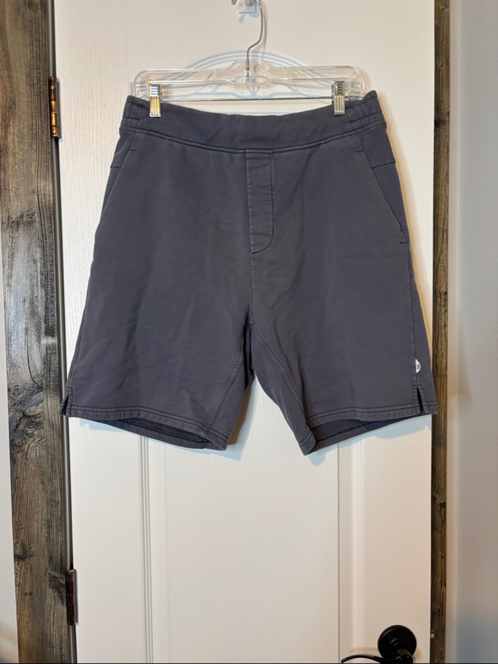 On Running Men's Athletic sweat Shorts in Charcoal men’s large